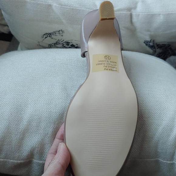 Pretty taupe shoes New - Picture 4 of 8